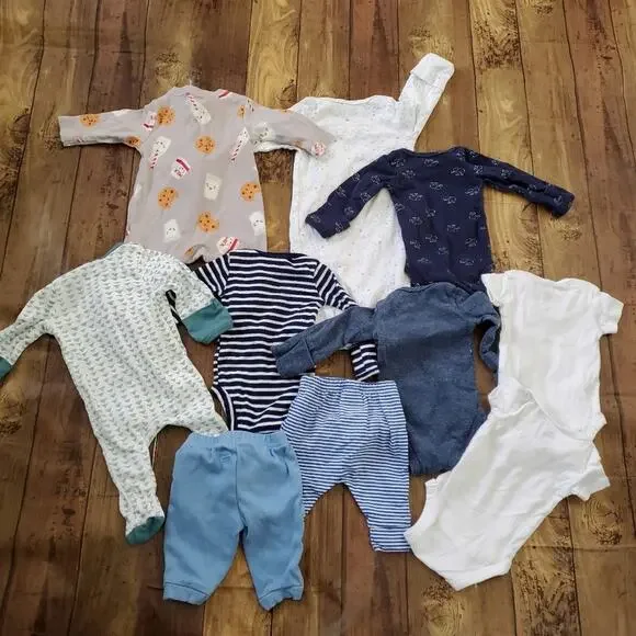 10 Piece Lot of Baby Clothing Mostly Size NB - Picture 2 of 13